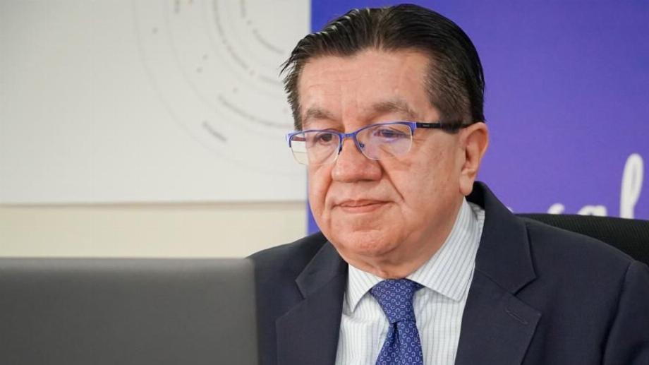 Fernando Ruiz a exprimé la nécessité pour le gouvernement national d'informer l'opinion publique des mesures qu'il prend pour lutter contre la grippe aviaire. Photo : ministère colombien de la Santé. Photo : ministère colombien de la Santé