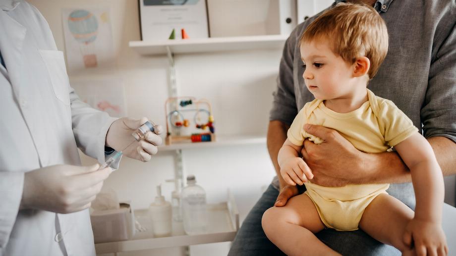 Les nourrissons doivent recevoir le vaccin contre le pneumocoque. C'est un schéma primaire puis le booster/Archive