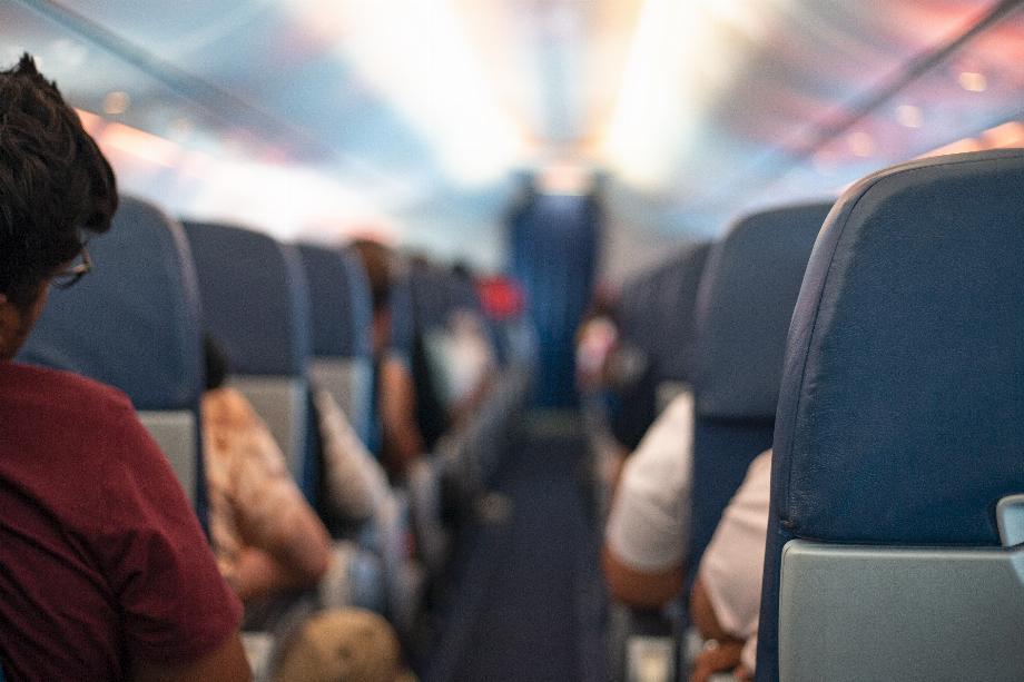 Une étude menée par des experts du MIT a analysé la probabilité qu'un voyageur aérien intérieur américain contracte le coronavirus lors d'un voyage en avion