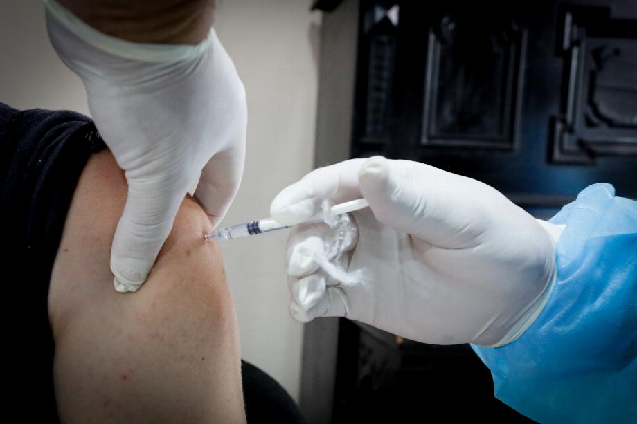 Les autorités ont souligné l'importance de la vaccination pour éviter les maladies graves et les décès dus au COVID / (EFE)