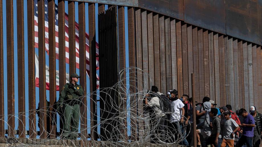 Vidéo : Immigrants illégaux piégés à la frontière pour entrer aux États-Unis. (Getty Images)