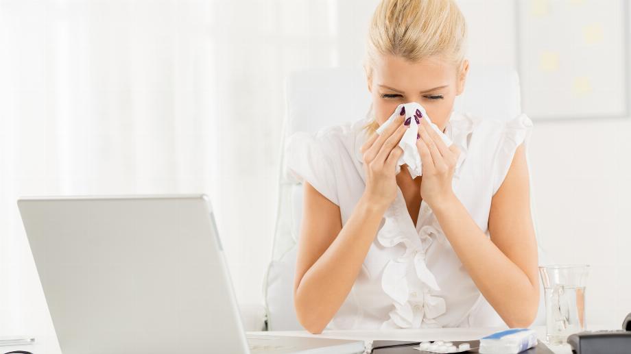 Il existe un spray nasal prophylactique contre les particules du virus du rhume. (Getty)