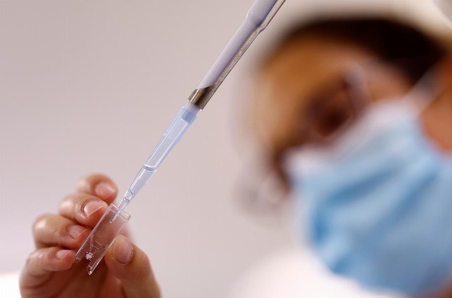 Une plus grande attention devrait être accordée au développement de vaccins nasaux car ils offriront plus de protection pour empêcher la propagation du coronavirus, selon le scientifique Eric Topol/REUTERS/Stephane Mahe
