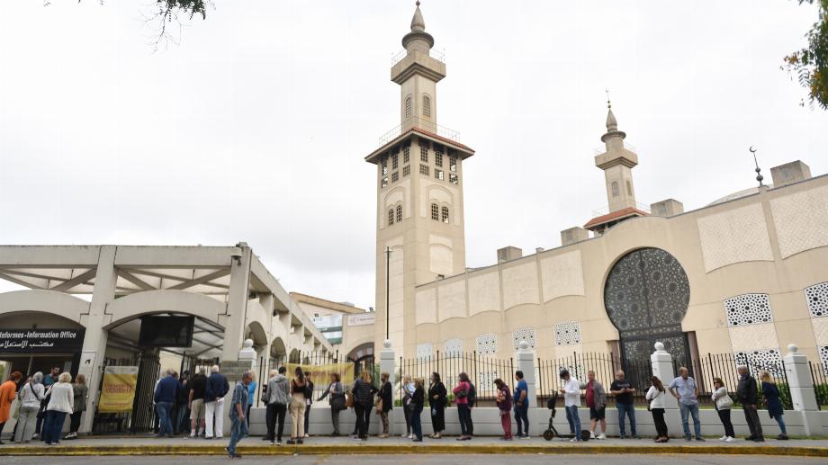 La vaccination de la mosquée islamique de CABA a eu aujourd'hui un grand nombre de personnes pour appliquer des doses de renforts contre le coronavirus (Adrián Escándar)
