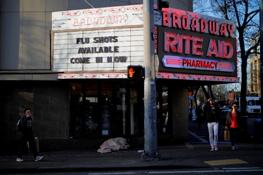 Pharmacie de la région de Seattle, État de Washington, faisant la promotion du vaccin contre la grippe (REUTERS/Brian Snyder)