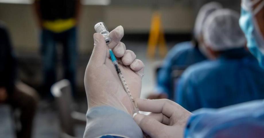 Durant les samedi 3 et dimanche 4 décembre, un total de 4 875 vaccins ont été appliqués dans la ville. Photo via : bogota.gov.co.