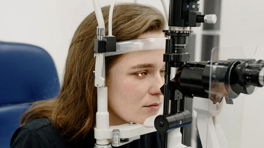 Les scientifiques ont étudié comment COVID peut également affecter la vision