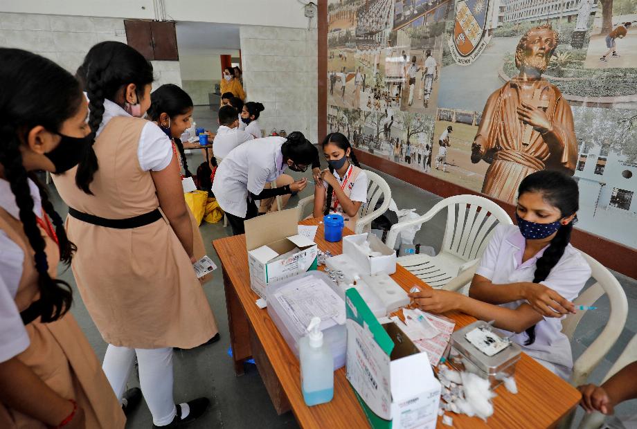 En Inde, plus de 70 millions de doses de vaccin CORBEVAX ont été administrées à des adolescents. C'est un vaccin peu coûteux et sans brevet (REUTERS/Amit Dave)