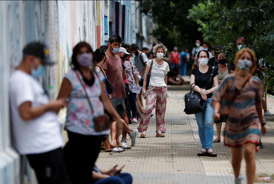 L'été argentin arrive avec une nouvelle vague de COVID (REUTERS/Agustin Marcarian)