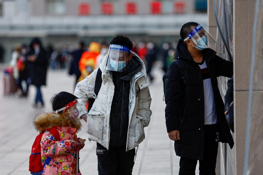 La Chine considère avec inquiétude la vague d'infections qu'elle a (REUTERS/Tingshu Wang)