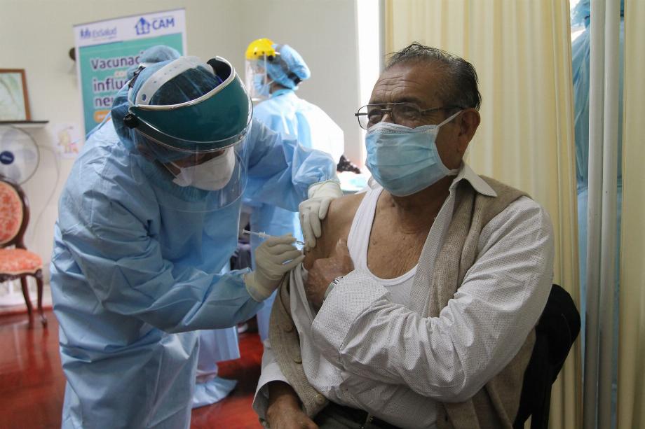 Minsa réduit le temps pour la quatrième dose chez les personnes âgées et demande de se conformer au schéma de vaccination. Photo: andin