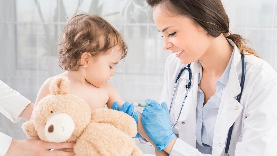 Il est essentiel que les parents supervisent les programmes de vaccination pendant l'enfance, a recommandé le SAP (Getty)