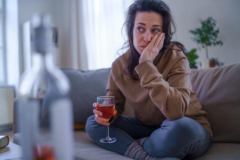 L'anxiété et les situations de stress post-pandémique influencent les liens avec la consommation d'alcool (Getty Images)
