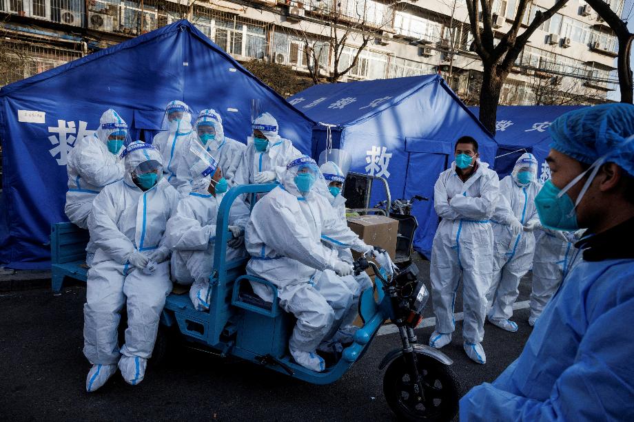 Le personnel de santé de Pékin est attentif aux nouveaux cas de COVID ( REUTERS / Thomas Peter / File Photo)