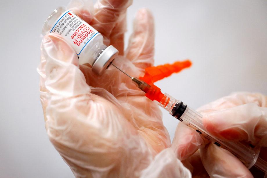 Les vaccins à ARN messager ont changé la pandémie (REUTERS/Mike Segar)