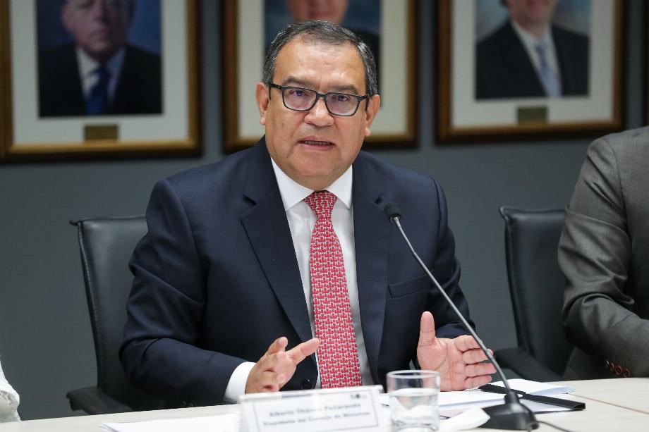 Otárola Peñaranda a prêté serment en tant que premier ministre, en remplacement de Pedro Angulo, en décembre 2022. (Présidence)