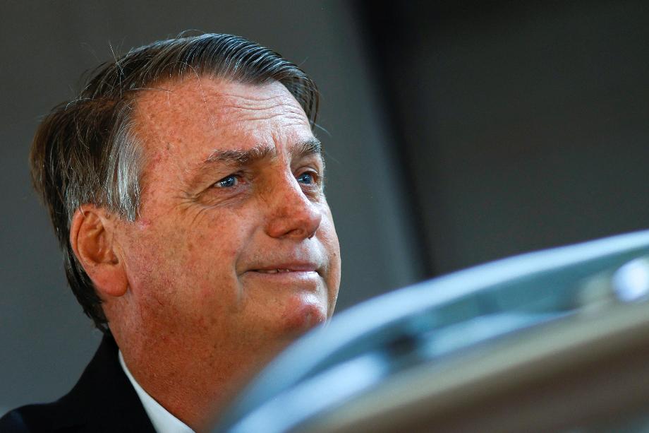 Jair Bolsonaro quitte son domicile après une opération de recherche, à Brasilia, Brésil, le 3 mai 2023. REUTERS/Adriano Machado
