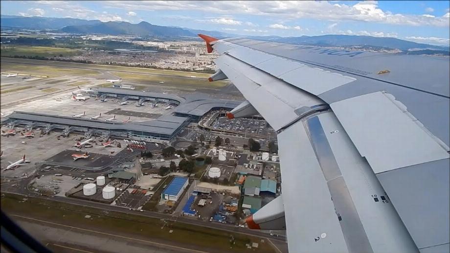 Image de référence d'un avion à l'aéroport de Bogotá. @José96David