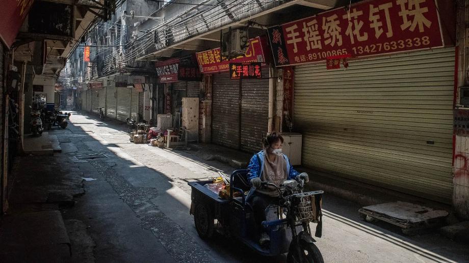 Une rue de Guangzhou pleine d'usines fermée fin décembre en raison des politiques anti-covid restrictives de la Chine