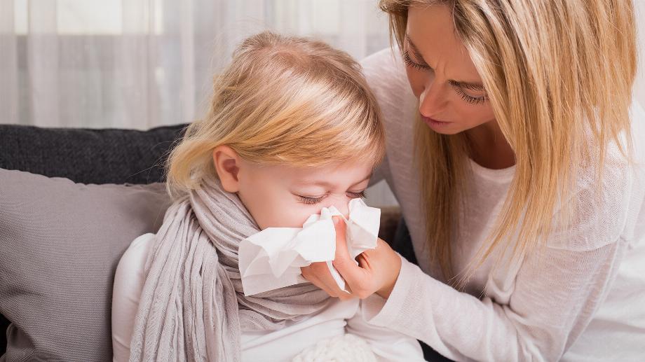 Les maladies respiratoires qui augmentent leur incidence pendant les mois froids en raison d'une ventilation moindre, affectent principalement les enfants de moins de 5 ans et les adultes plus âgés (iStock)