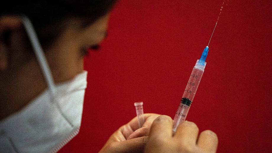 En octobre, la journée de vaccination contre le COVID-19 commencera. (AP Photo/Esteban Félix, Dossier)