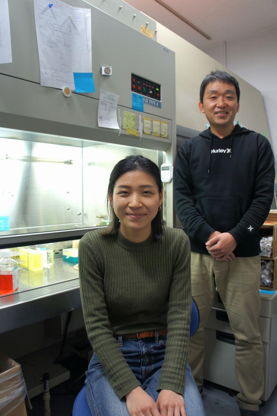 Takeshi Ichinohe et Miyu Moriyama, de l'Université de Tokyo faisaient partie de l'équipe de recherche/ UNIVERSITÉ DE TOKYO