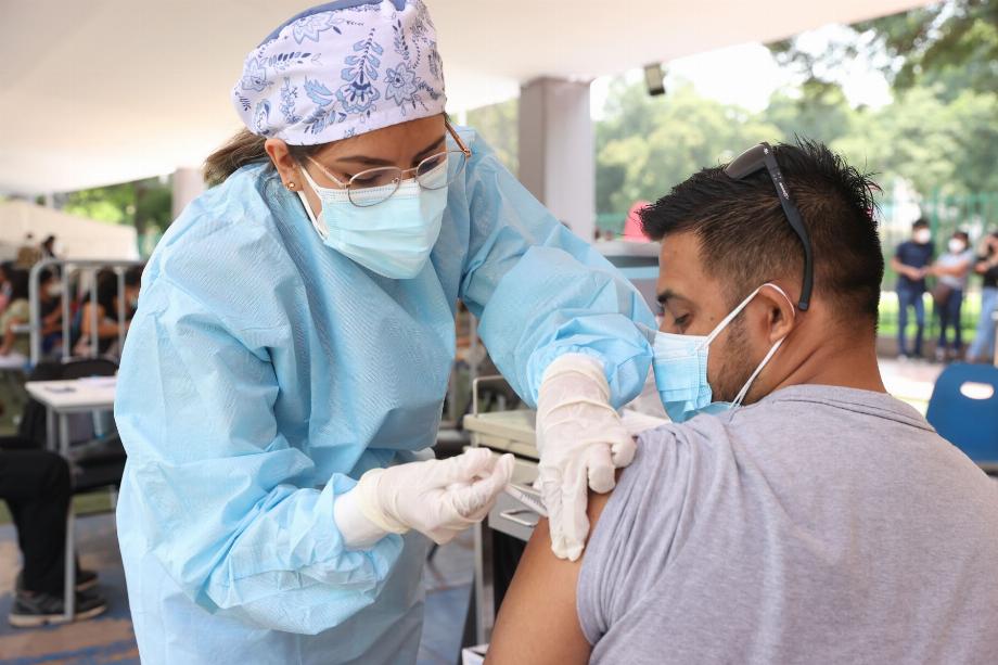 Le ministère de la Santé propose des vaccins gratuits contre le COVID-19 dans tout le pays. (Agence andine)