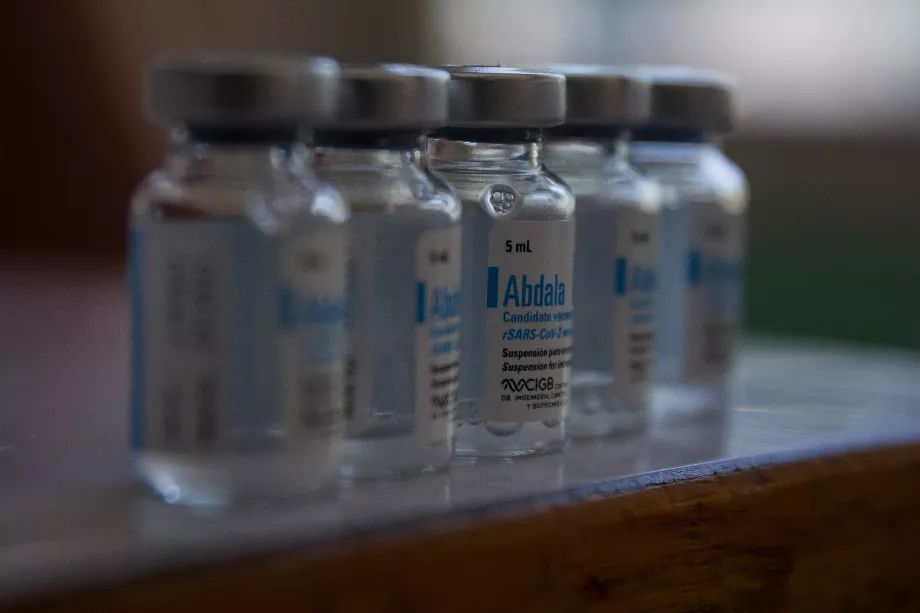 Vue de plusieurs doses du vaccin cubain en cours de test Abdala. (EFE/Miguel Gutiérrez)