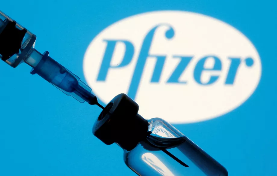 Le vaccin Pfizer contre Covid est désormais en vente dans les pharmacies au Mexique (REUTERS/Dado Ruvic/Illustration/File Photo)