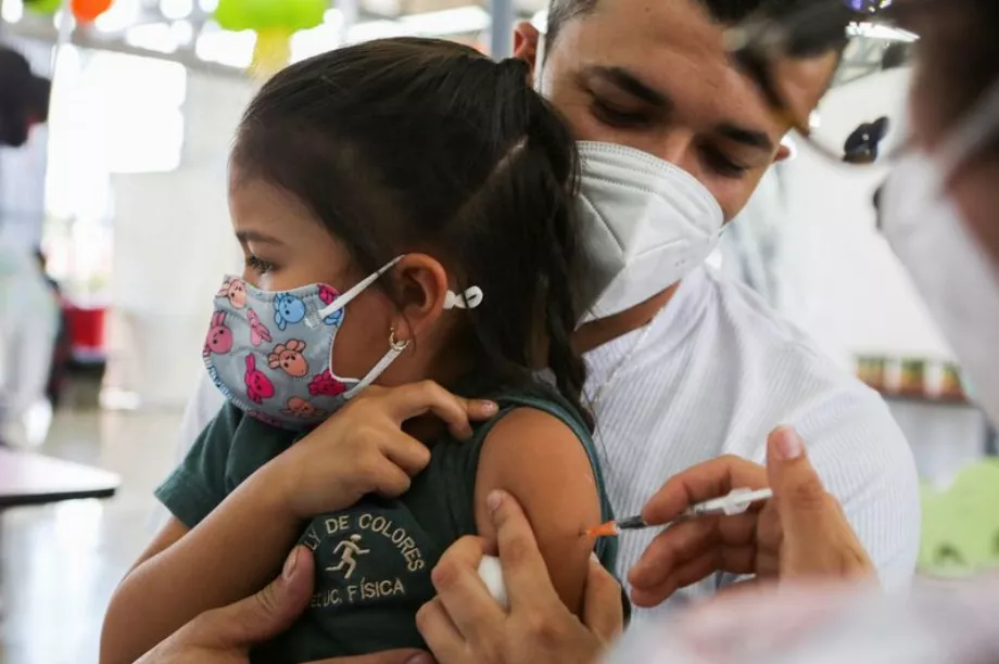 Certains mineurs pourront recevoir une dose du vaccin pédiatrique contre la maladie à coronavirus. REUTERS/Mayela López