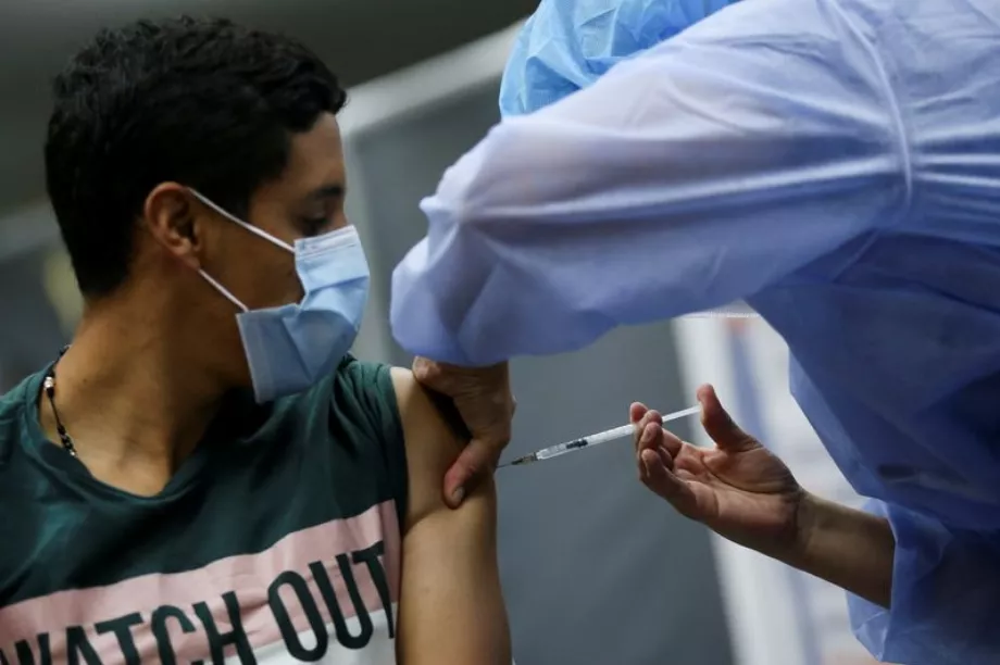 L'OMS et l'INS soulignent l'importance du respect du calendrier vaccinal complet pour prévenir d'éventuelles complications dérivées du virus - crédit Luisa González/Reuters