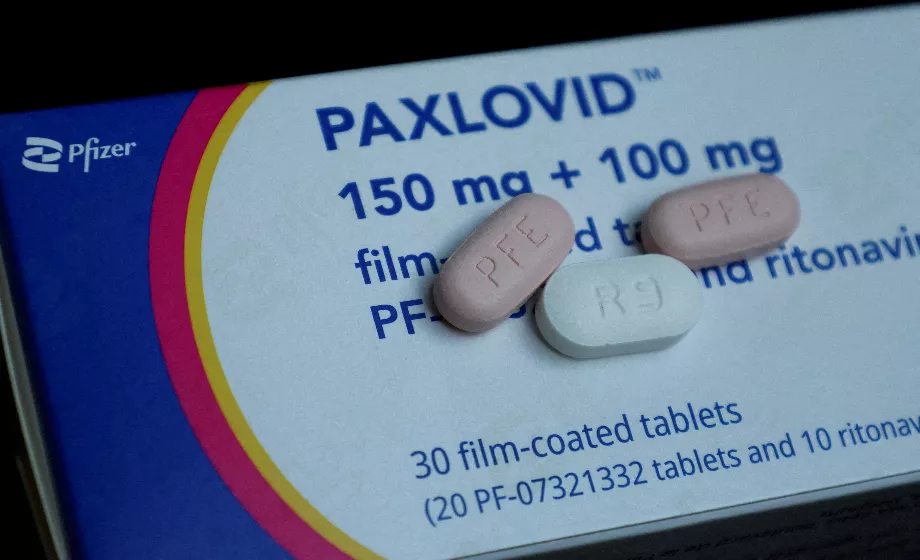 Paxlovid a été pionnier dans les traitements à domicile contre le COVID-19 après autorisation d'urgence (REUTERS/Wolfgang Rattay)