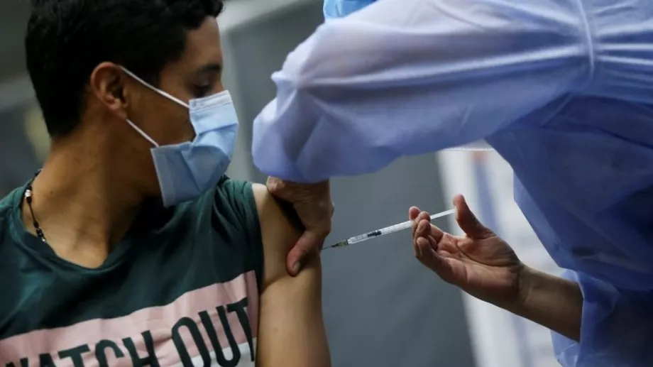 Les sociétés scientifiques ont demandé au gouvernement de Gustavo Petro de mettre à jour la liste des vaccins contre les nouvelles variantes du COVID-19 – crédit Luisa González/REUTERS