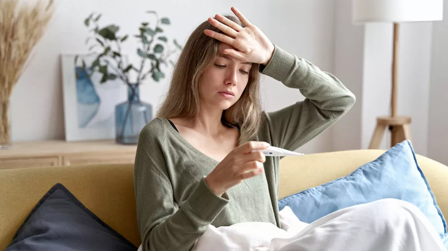 Fièvre ou frissons, toux, sensation d'essoufflement, fatigue sont quelques-uns des symptômes du COVID/Fichier
