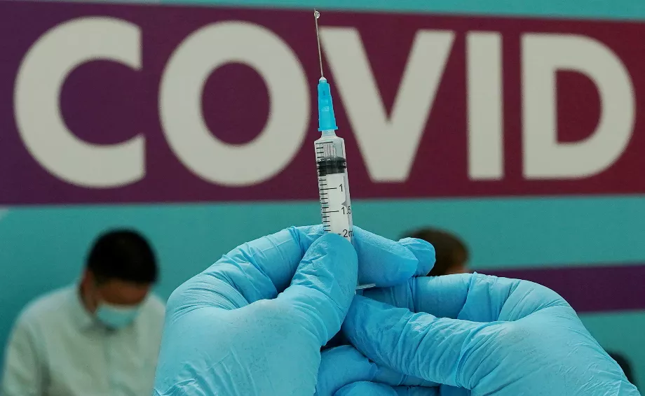 Le vaccin est appliqué à la fois comme rappel et pour la première fois REUTERS/Tatyana Makeyeva/File Photo